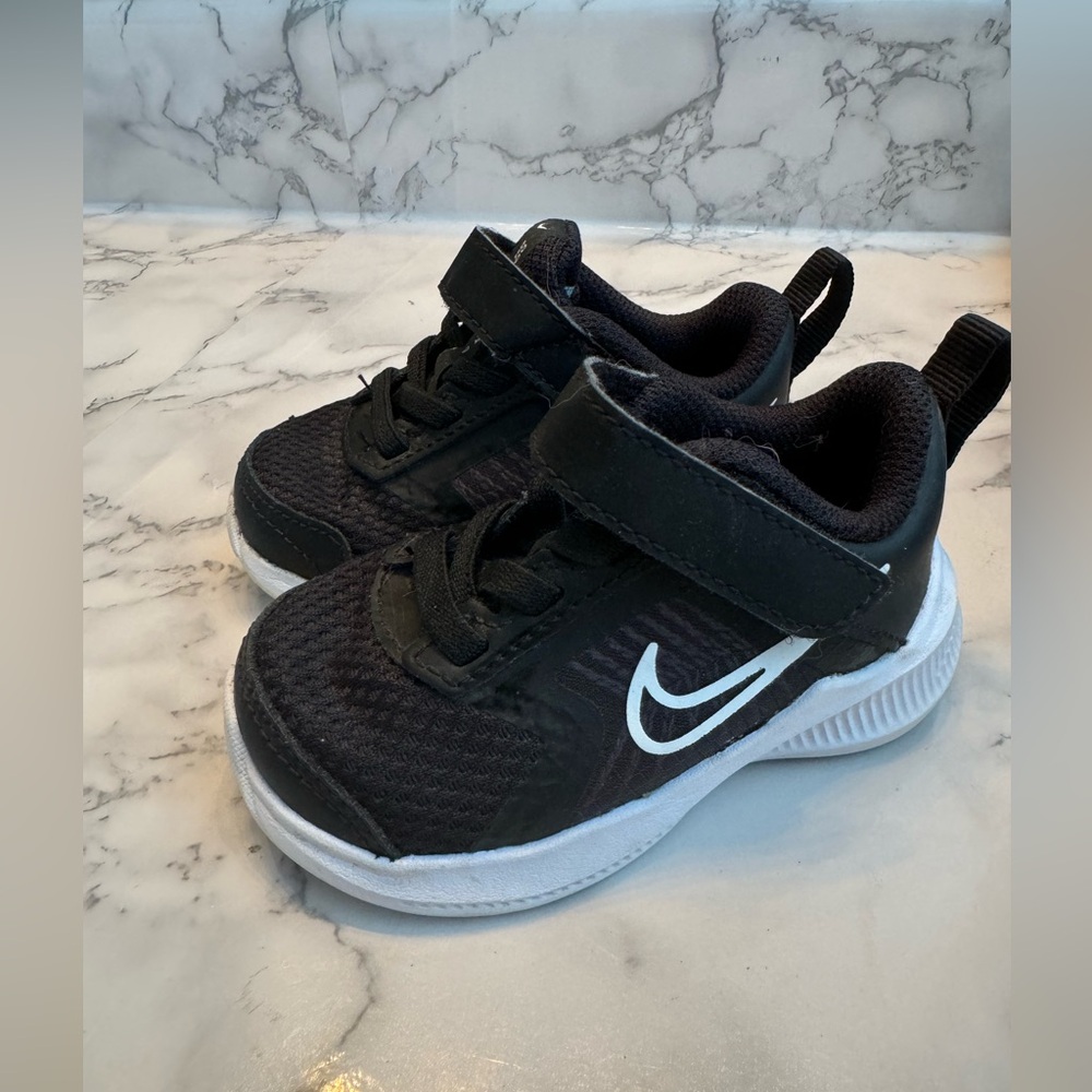 Nike Black and White Toddler Sneakers 4c